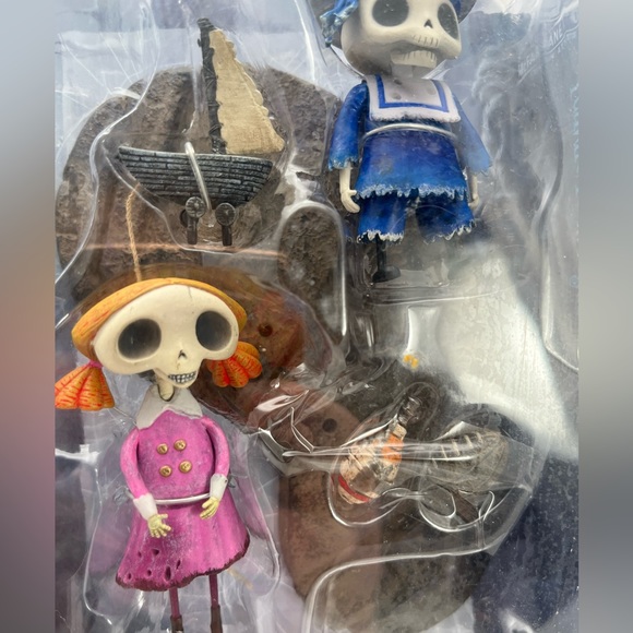 Corpse Bride Skeleton Girl & Boy Figures never opened in box. 💀 - Picture 4 of 5